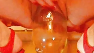 රුසියානු කෙල්ල කුකුළා සඳහා පස්ස වෙනුවට.