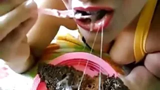 එයා කෙල්ලව සතුටු කරන්න හැදුවා.