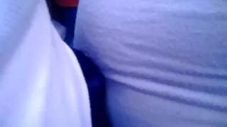 බිරිඳ තම මිතුරාට කනිෂ්ක කරයි.