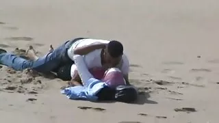ලස්සන යට ඇඳුම් වල සුදු පාට.