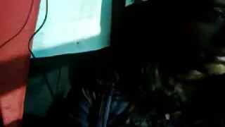 නර්තන පසු කළු මිනිසා විසින් රෙද්ද.