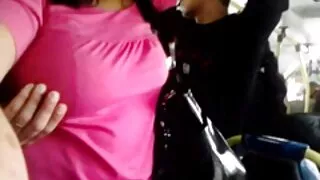 ඔහු කුකුළා සහ ක්රියාවලිය සිට buzz ගනී.