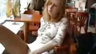 FFM ලිංගික වූ skirt හා orgasm සමග අවසන්.